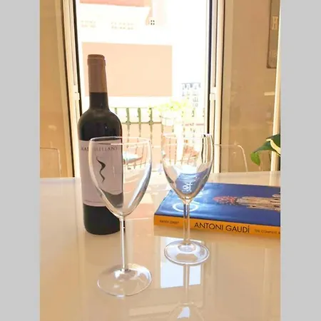 Sunny Gracia - Joanic Renovated Apartment