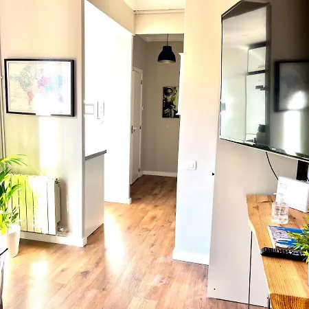 Sunny Gracia - Joanic Renovated Apartment