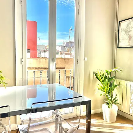 Sunny Gracia - Joanic Renovated Apartment